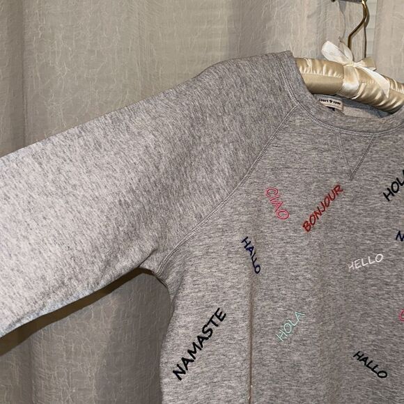 Court & Rowe XS “Hello” in Many Languages Embroidered Crewneck Gray Sweatshirt - Picture 6 of 13